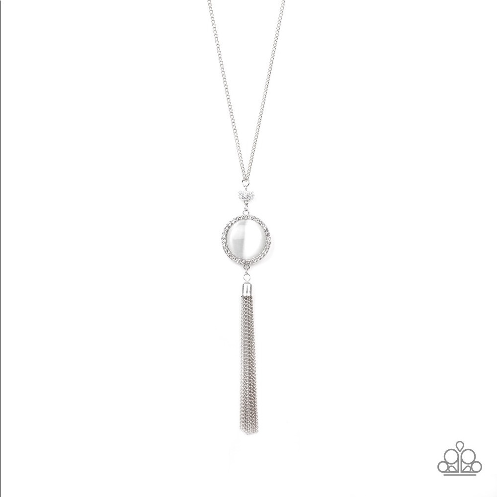 Long pearly white necklace